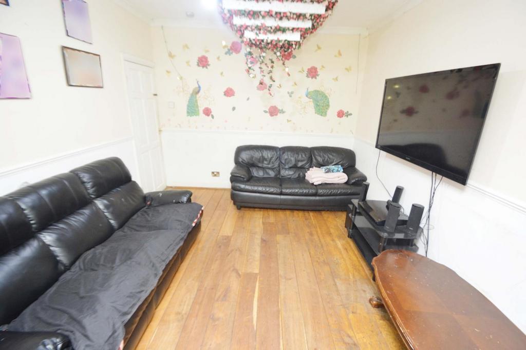 Somervell Road, South Harrow, HA2 8TZ 3 bed semidetached house for