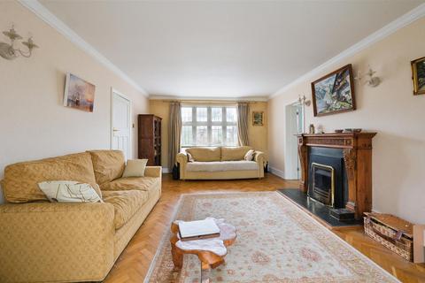 6 Pine Hill, Epsom, KT18 7BG
