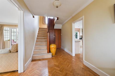 6 Pine Hill, Epsom, KT18 7BG