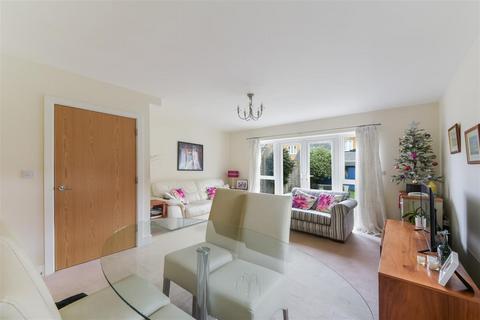 57 Parkview Way, Epsom, KT19 8FA