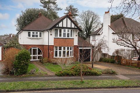 131 Hookfield, Epsom, KT19 8JH