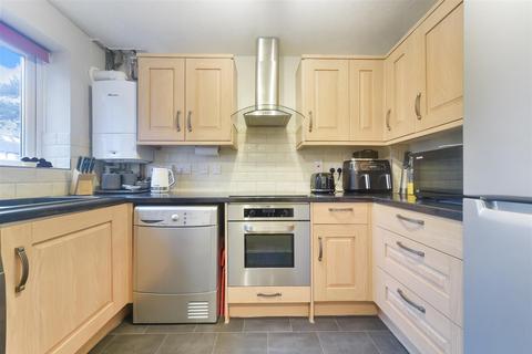 2 Tomlin Close, Epsom, KT19 8SA
