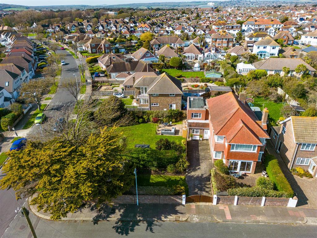 Smugglers Walk, GoringBySea, Worthing 4 bed detached house £975,000