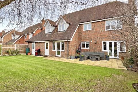 18 Harnham Drive, Great Notley, Braintree, CM77 7YX