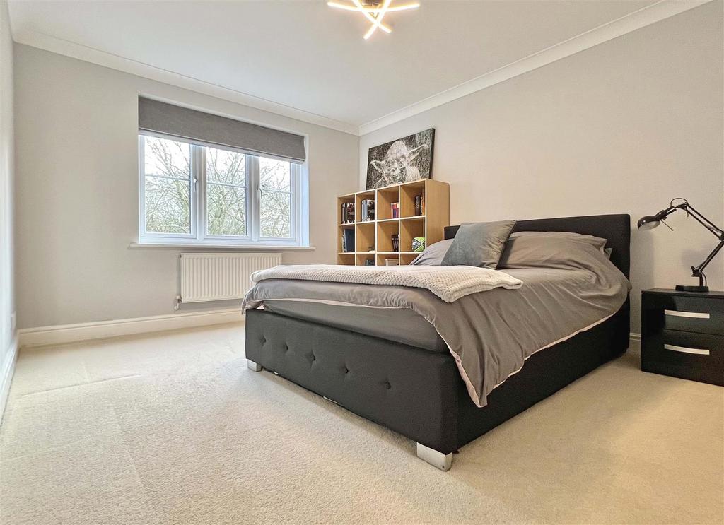 Bed 2.jpg