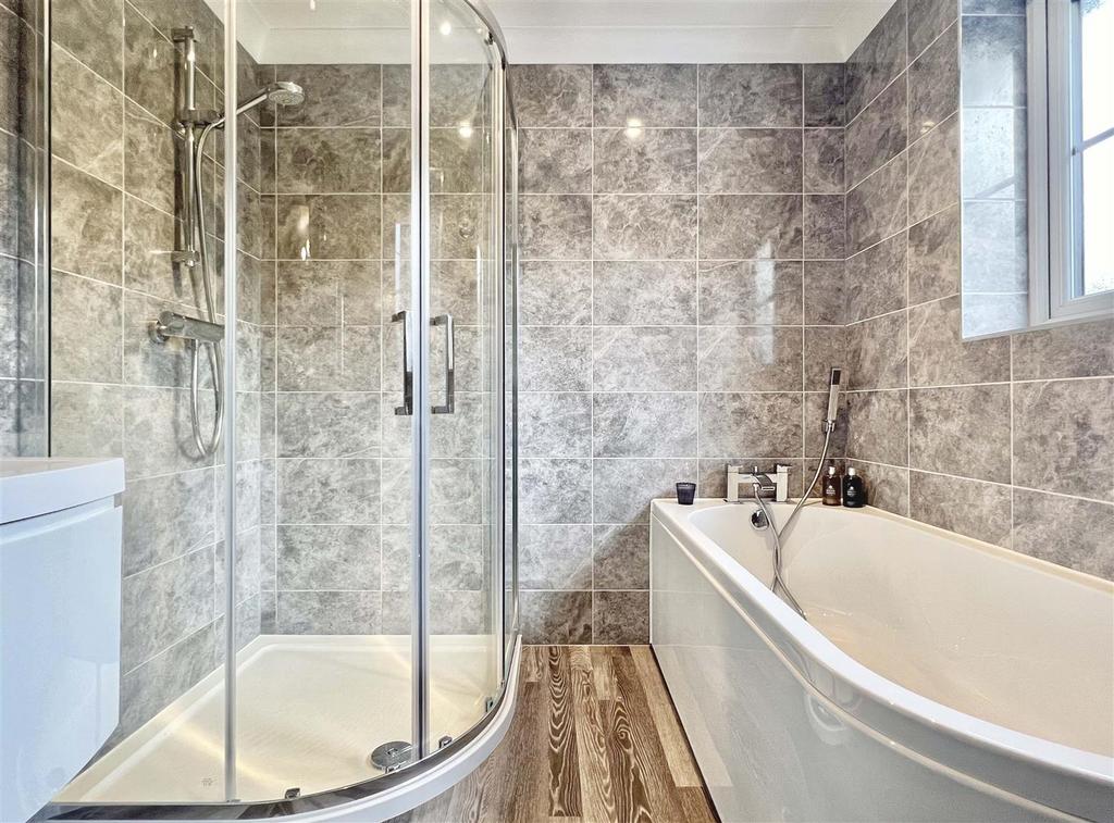 Bathroom b.jpg