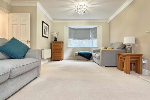 18 Harnham Drive, Great Notley, Braintree, CM77 7YX