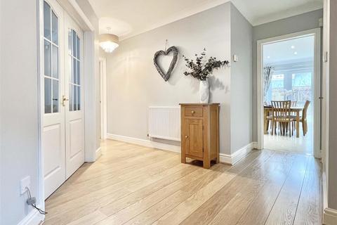 18 Harnham Drive, Great Notley, Braintree, CM77 7YX