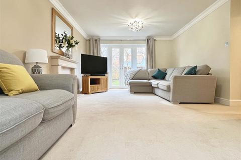 18 Harnham Drive, Great Notley, Braintree, CM77 7YX