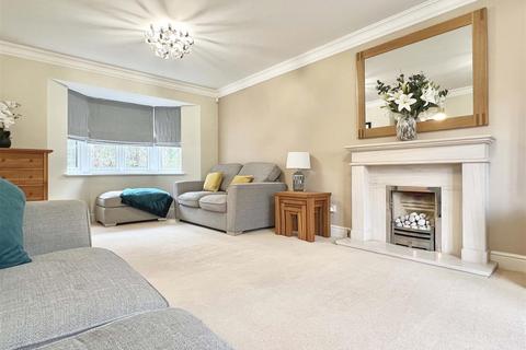 18 Harnham Drive, Great Notley, Braintree, CM77 7YX