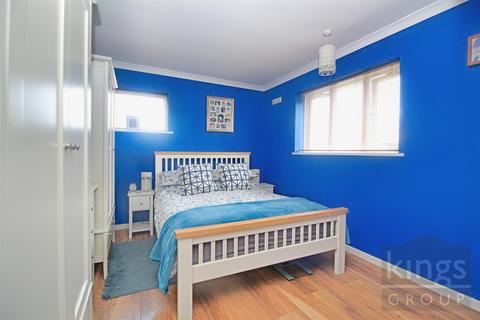 7 Whitefields Road, Cheshunt, Waltham Cross, EN8 0EJ