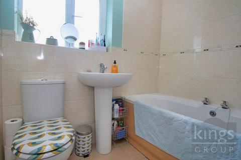 7 Whitefields Road, Cheshunt, Waltham Cross, EN8 0EJ