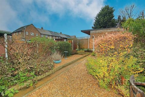 7 Whitefields Road, Cheshunt, Waltham Cross, EN8 0EJ