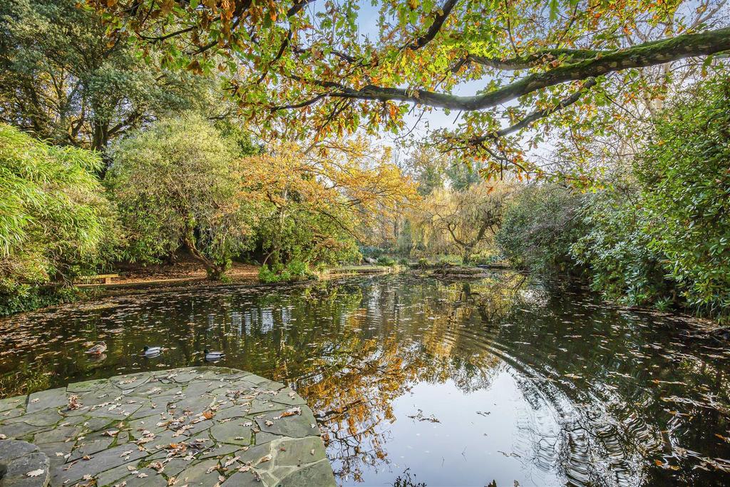 J Courtlands TW10-1.JPG