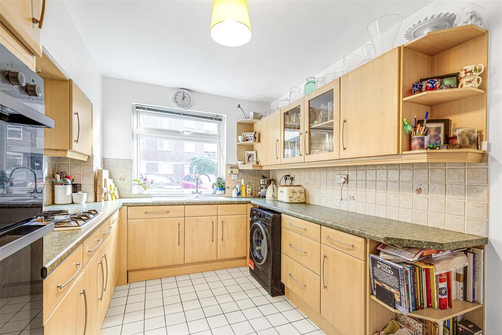 J  House Courtlands TW10-12.jpg