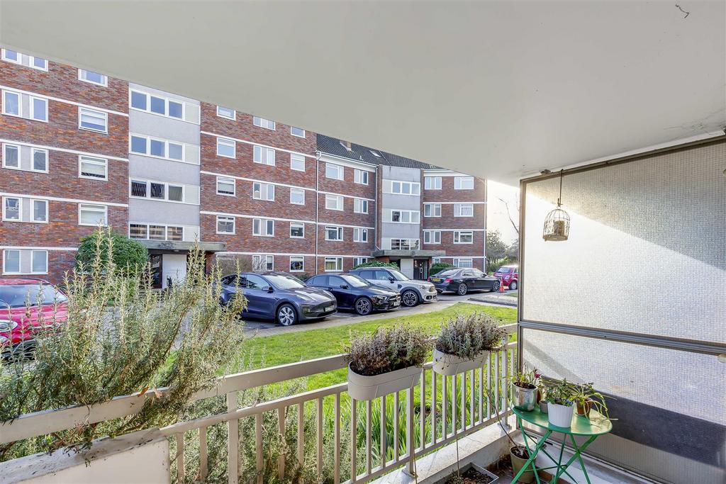 J rk House Courtlands TW10-17.JPG