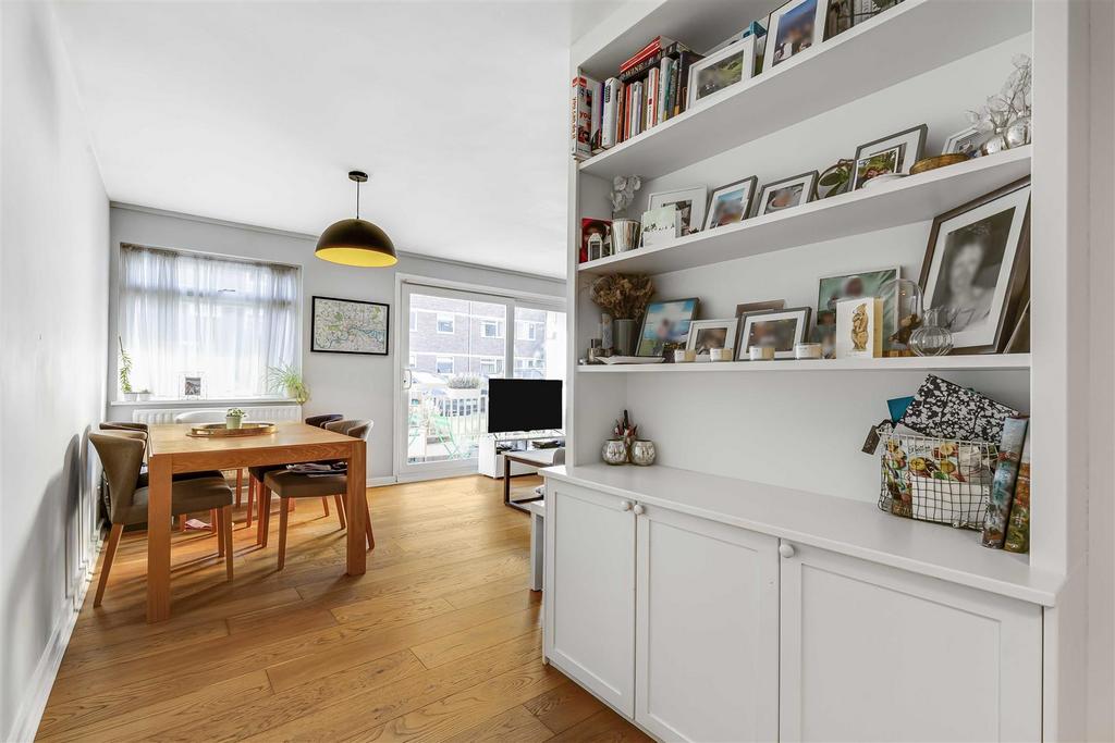 J k House Courtlands TW10-18.JPG