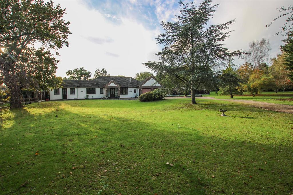 Little Warley Hall Lane, Little... 2 bed detached bungalow - £1,150,000