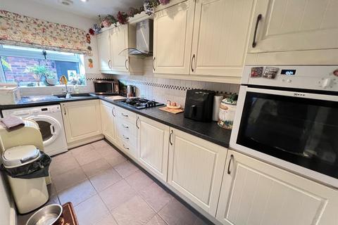 2 bedroom detached bungalow for sale, Lords Lane, Stourbridge, DY7 5PE