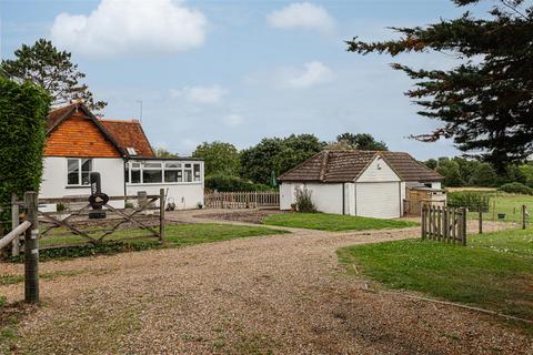 4 bedroom bungalow for sale - Kings Mill Lane, South Nutfield, Redhill