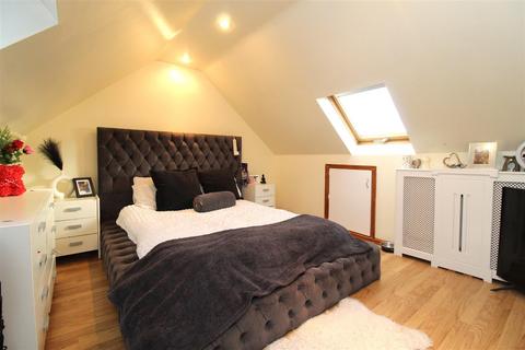 4 bedroom semi-detached house for sale, Sussex Gardens, Herne Bay