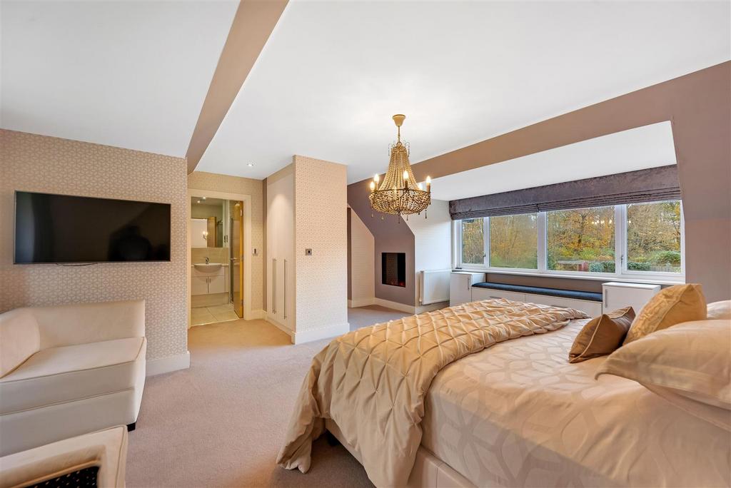 Principal bedroom