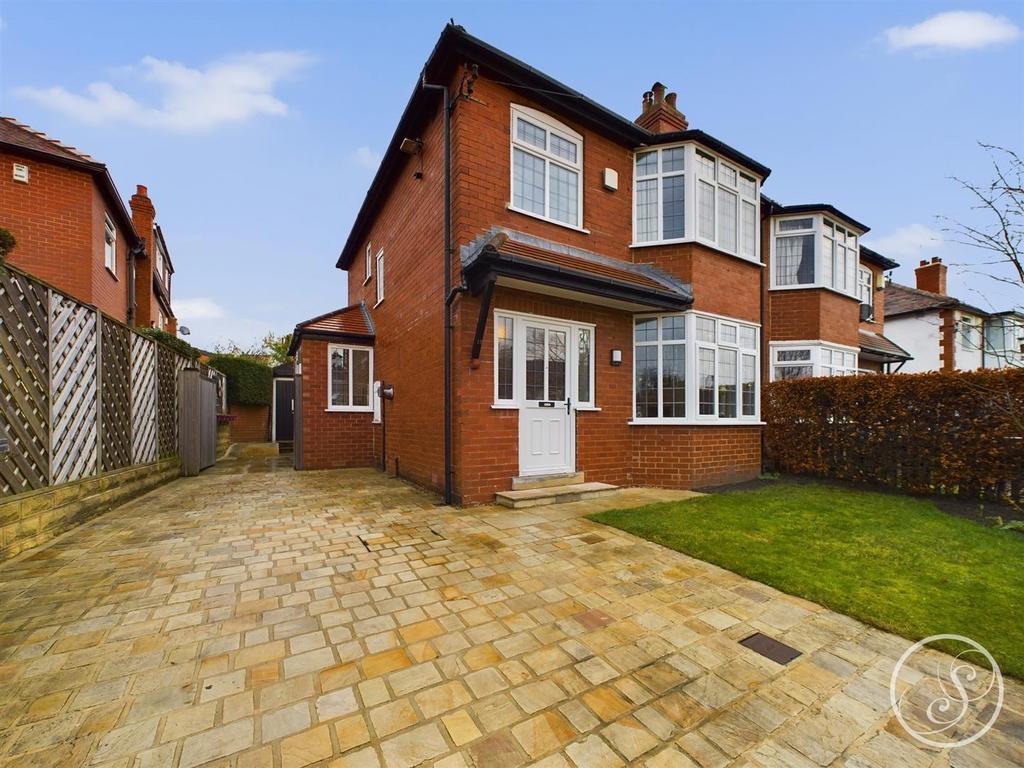 Moorland Crescent, Leeds 3 bed semidetached house £385,000