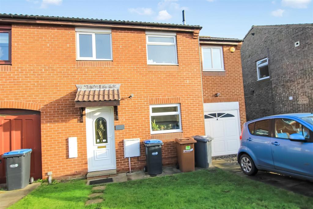 Fallow Road, Woodham, Newton Aycliffe 3 bed semidetached house for