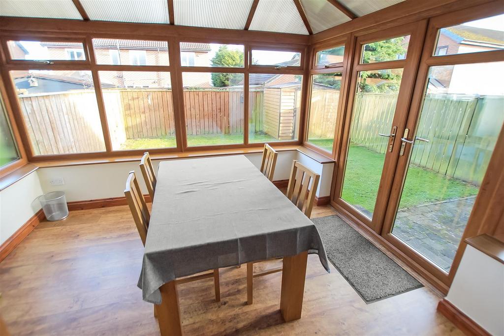 Fallow Road, Woodham, Newton Aycliffe 3 bed semidetached house for