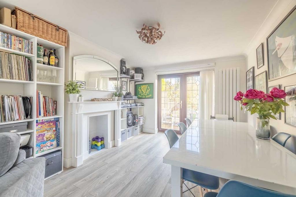 Ray Lea Close, Maidenhead SL6 3 bed semidetached house for sale £550,000