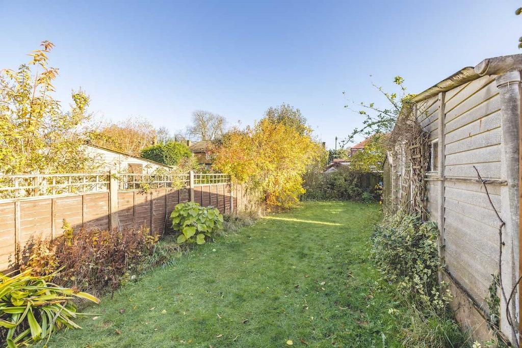Ray Lea Close, Maidenhead SL6 3 bed semidetached house £535,000