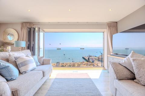 4 bedroom flat for sale, Bell Sands, Leigh-On-Sea SS9
