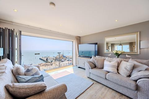 4 bedroom flat for sale, Bell Sands, Leigh-On-Sea SS9