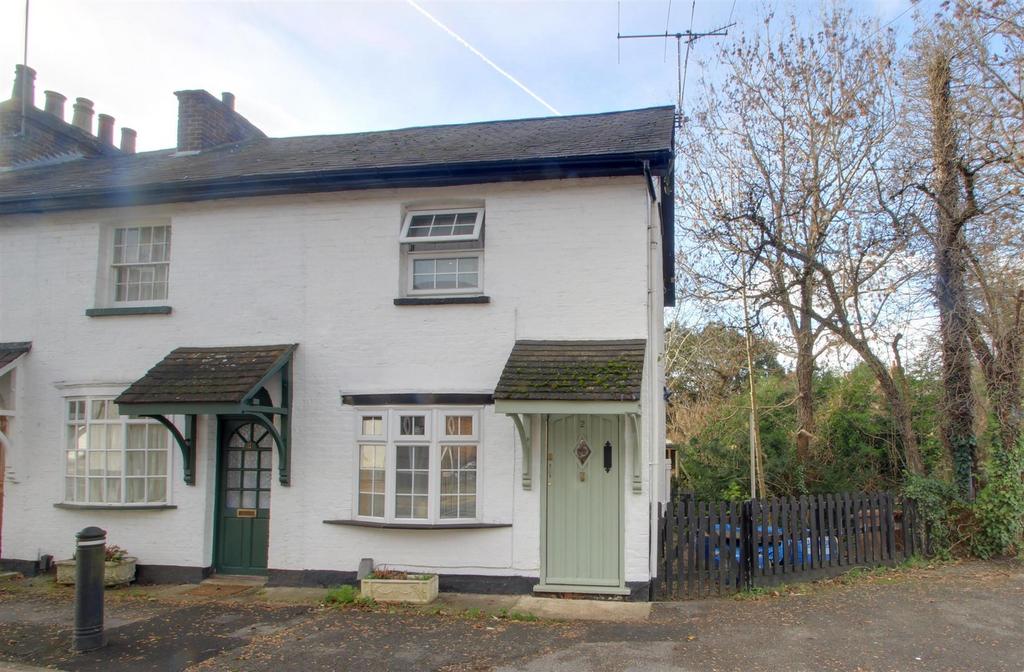 Old Mill Road, Hunton Bridge, Kings Langley 2 bed end of terrace house