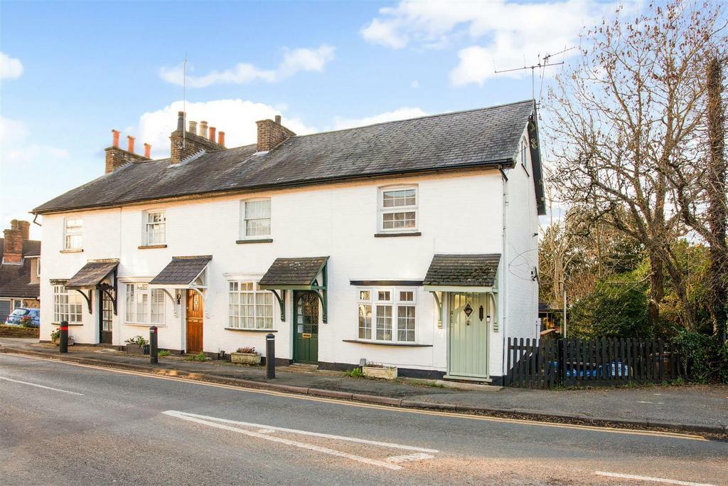 Old Mill Road, Hunton Bridge, Kings Langley 2 bed end of terrace house