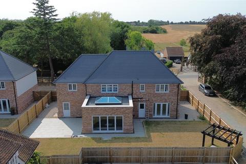 4 bedroom detached house for sale, Mangapp Chase, Burnham-On-Crouch