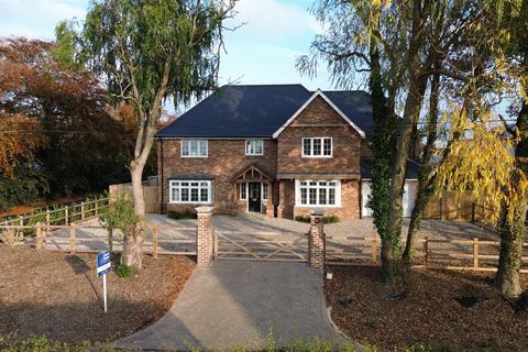 4 bedroom detached house for sale, Mangapp Chase, Burnham-On-Crouch