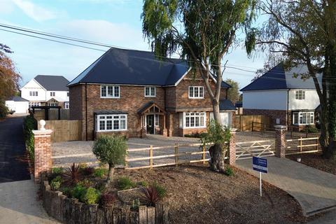 4 bedroom detached house for sale, Mangapp Chase, Burnham-On-Crouch