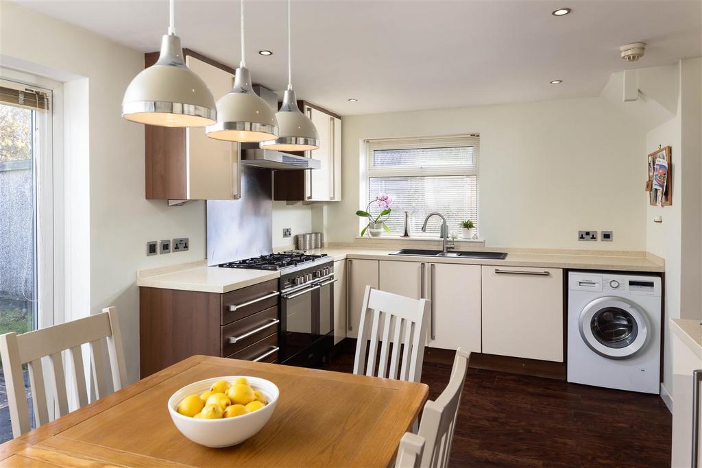 Linton Drive, Leeds LS17 3 bed semidetached house for sale £335,000