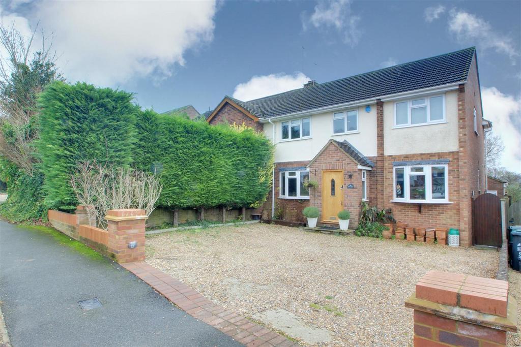 Toms Lane, Kings Langley 4 bed semidetached house £795,000