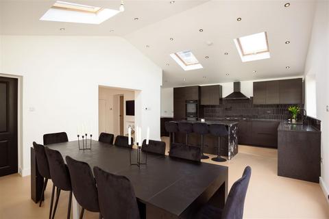 30 Carr Manor Drive, Leeds, LS17 5AU
