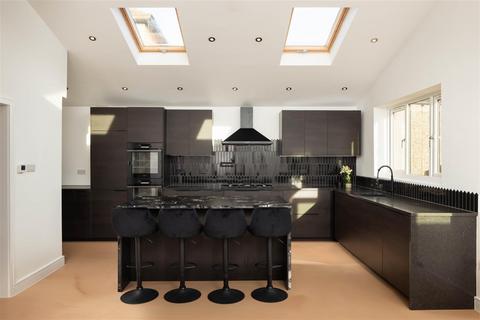 30 Carr Manor Drive, Leeds, LS17 5AU