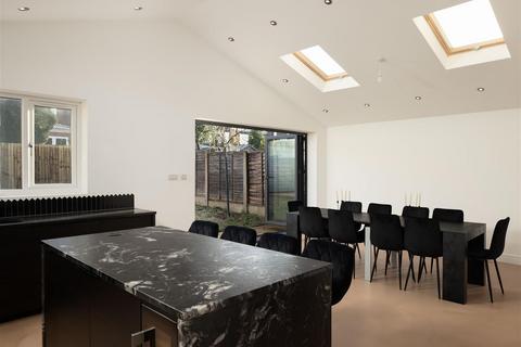 30 Carr Manor Drive, Leeds, LS17 5AU