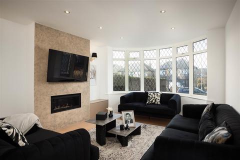 30 Carr Manor Drive, Leeds, LS17 5AU