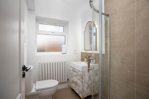30 Carr Manor Drive, Leeds, LS17 5AU