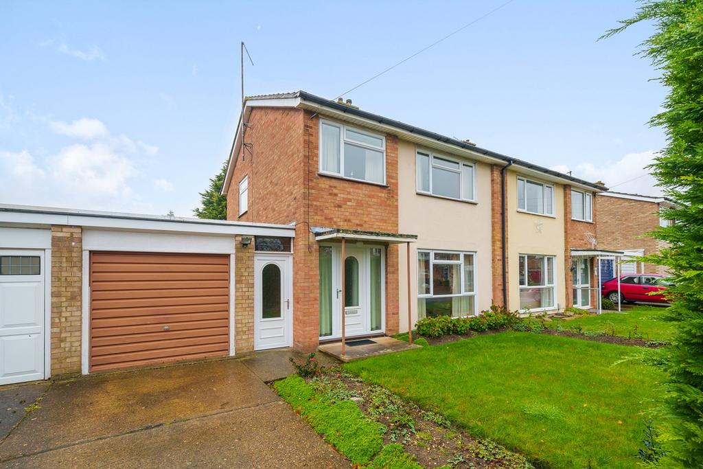 Silver Birch Avenue, Stotfold, Hitchin, SG5 3 bed semidetached house