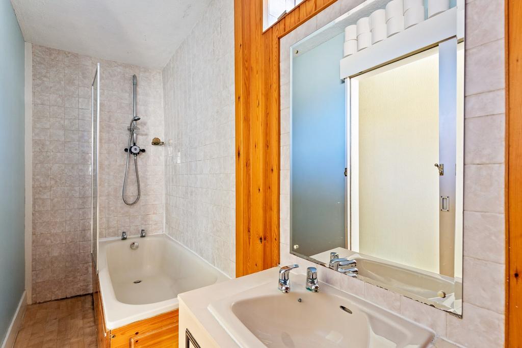 Black Bull Road, Folkestone, CT19 4 bed terraced house for sale £220,000