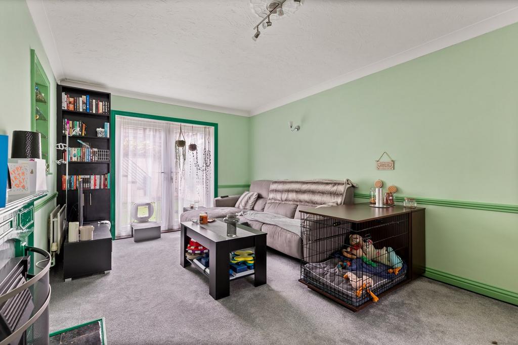 Fleming Way, Folkestone, CT19 3 bed terraced house for sale £270,000