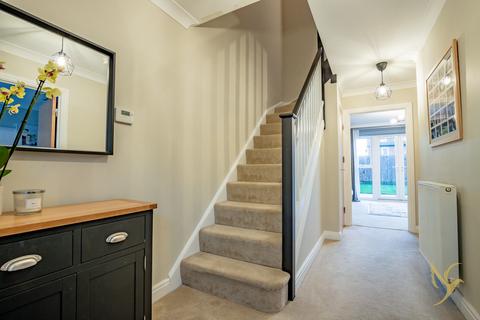 13 Colonel Drive, Rushwick, Worcester, WR2 5TW