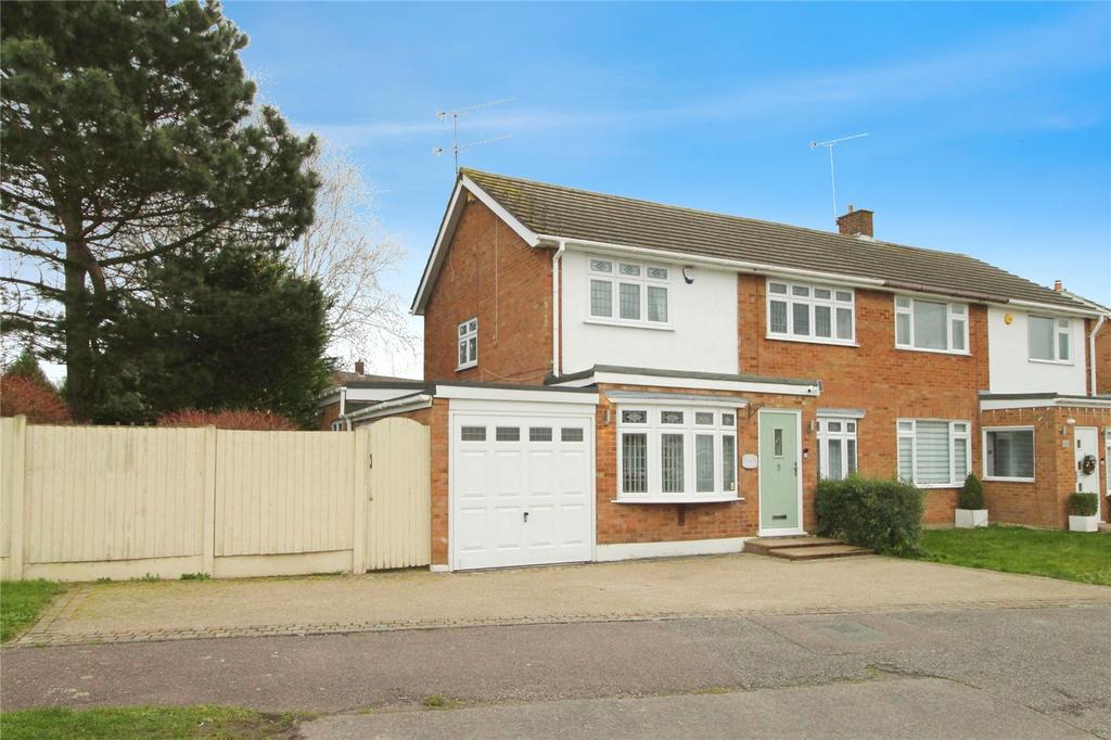 Great Fox Meadow, Kelvedon Hatch, Brentwood, Essex, CM15 3 bed semi